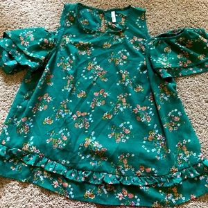 Women’s large cold shoulder shirt